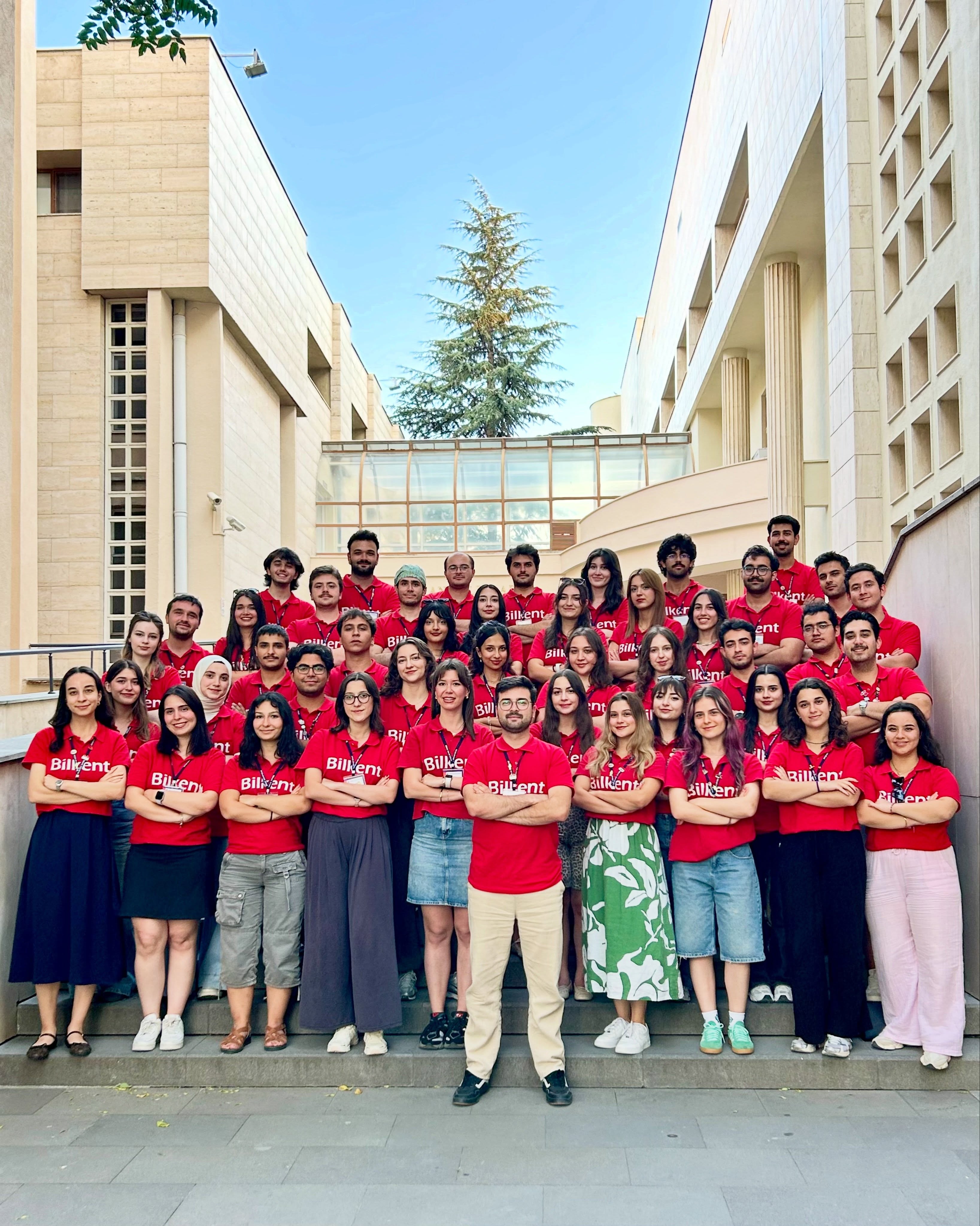 Bir tercih döneminin daha sonuna geldik. 
Bu süreçte Bilkent’i aday öğrencilerle buluşturan, sorularını yanıtlayan ve üniversitemizi kendi deneyimleriyle anlatan tüm Bilkent Rehberlerine teşekkür ederiz.
Sevgili aday öğrenciler, şimdi sonuçları bekleme zamanı. Yeni dönemin hepiniz için güzel bir başlangıç olmasını diliyoruz.
Belki de çok yakında Bilkent’te görüşürüz.💙❤️

#bilkent #bi̇lkentüni̇versi̇tesi̇ #yks2026 #başlangıç #tercihdönemi