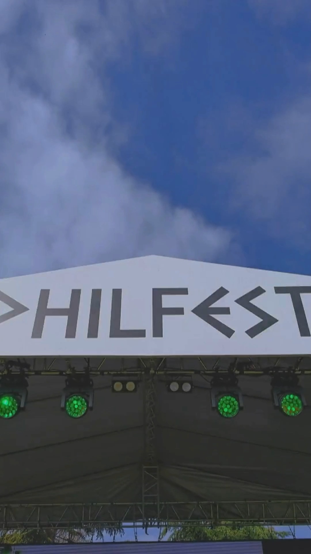 PhilFest'26: Düşüncenin farklı alanları Bilkent'te buluşuyor.

Bu yıl 5. kez düzenlenen PhilFest Bilkent Üniversitesi Felsefe Şenliği, 26 Eylül'de felsefeye ilgi duyan herkesi Bilkent'te bir araya getiriyor.

Söyleşiler, "Gel Tartışalım" oturumları, kitap fuarı, sergiler, atölyeler, yarışmalar ve farklı disiplinleri felsefeyle buluşturan etkinliklerle dolu bir gün sizi bekliyor.

📅 26 Eylül 2026, Cumartesi | 11.00–18.00
📍 Bilkent Üniversitesi Merkez Kampüs Çim Alanı

PhilFest'26'ya katılım ücretsizdir. Bilkent Üniversitesi öğrenci ve çalışanları dışındaki ziyaretçilerin kampüs girişi için kayıt yaptırmaları gerekmektedir.

🔗 Program ve kayıt için: philfest.bilkent.edu.tr

🎻 Şenlik akşamı saat 19.00'da, Bilkent Senfoni Orkestrası'nın Bilkent Odeon'da A. Onur Aktaş'ın anlatımıyla gerçekleştireceği PhilFest'26 Felsefe Anlatımlı Klasik Müzik Konseri için biletlere bilet.bilkent.edu.tr adresinden ulaşabilirsiniz.

#philfest26 #philfest #bilkentphilfest #bilkent #bilkentuniversitesi #bilkentuniversity #bilkentfelsefe #felsefeşenliği #felsefe #philosophy #ankaraetkinlik #kitap #sergi #sunum #söyleşi #yarışma #festival