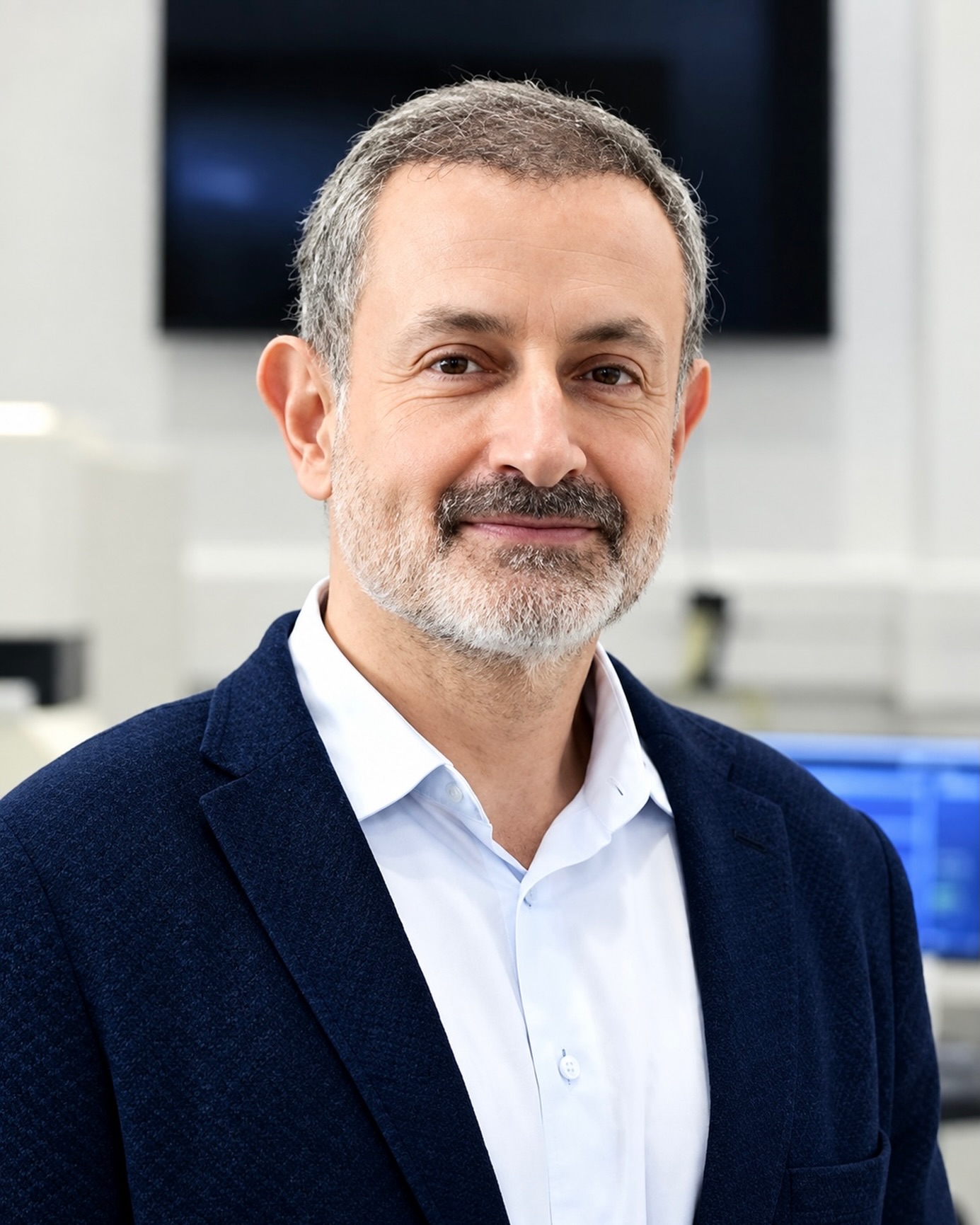 Bilkent Üniversitesi Ulusal Nanoteknoloji Araştırma Merkezi (UNAM) Direktörü ve Malzeme Bilimi ve Nanoteknoloji Lisansüstü Programı Anabilim Dalı Başkanı Prof. Dr. Hilmi Volkan Demir, Yükseköğretim Kurulu (YÖK) Üstün Başarı Ödülleri kapsamında, Özel Ödüller kategorisinde verilen Milli Yenilik Ödülü’ne layık görüldü.
Başvuru alınmaksızın YÖK tarafından belirlenen jürinin değerlendirmesiyle verilen Milli Yenilik Ödülü, Prof. Dr. Hilmi Volkan Demir’e bilimsel araştırma, yenilikçilik ve ileri teknolojilerin geliştirilmesi ile uygulamaya aktarılması alanlarındaki öncü çalışmaları ve katkıları dolayısıyla verildi.

#MilliYenilikÖdülü #Nanoteknoloji #BilimdeÖncü #UNAM #bilkentüniversitesi @bilkentunam 

National Nanotechnology Research Center (UNAM) Director and Chair of the Materials Science and Nanotechnology Graduate Program Prof. Hilmi Volkan Demir was recently honored with the National Innovation Award under the Special Awards category of the YÖK Excellence Awards.
The National Innovation Award, granted without an application process and based on the evaluation of a jury appointed by YÖK, was presented to Prof. Hilmi Volkan Demir in recognition of his pioneering work and contributions in scientific research, innovation, and the development and translation of advanced technologies into practical applications.